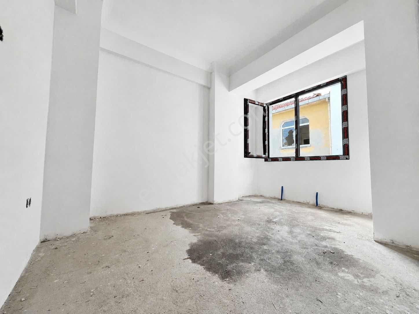 Çamlık Ulubatlı Yakın Panjurlu,köşe Bina,2+1,75m2,fırsat Daire — fotoğraf 9
