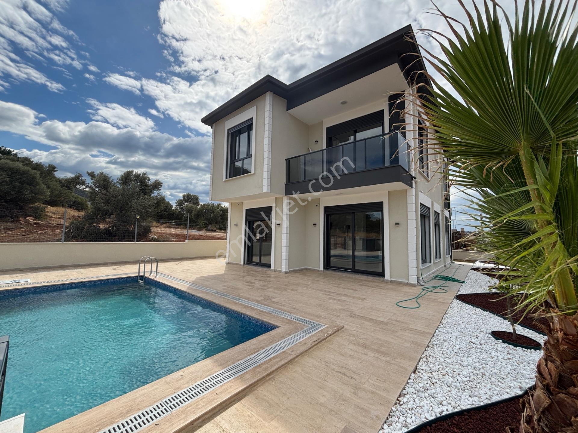 Didim Yeşiltepe’de Doğa İçinde 400 M² Arsada Havuzlu Tam Müstakil Villa
