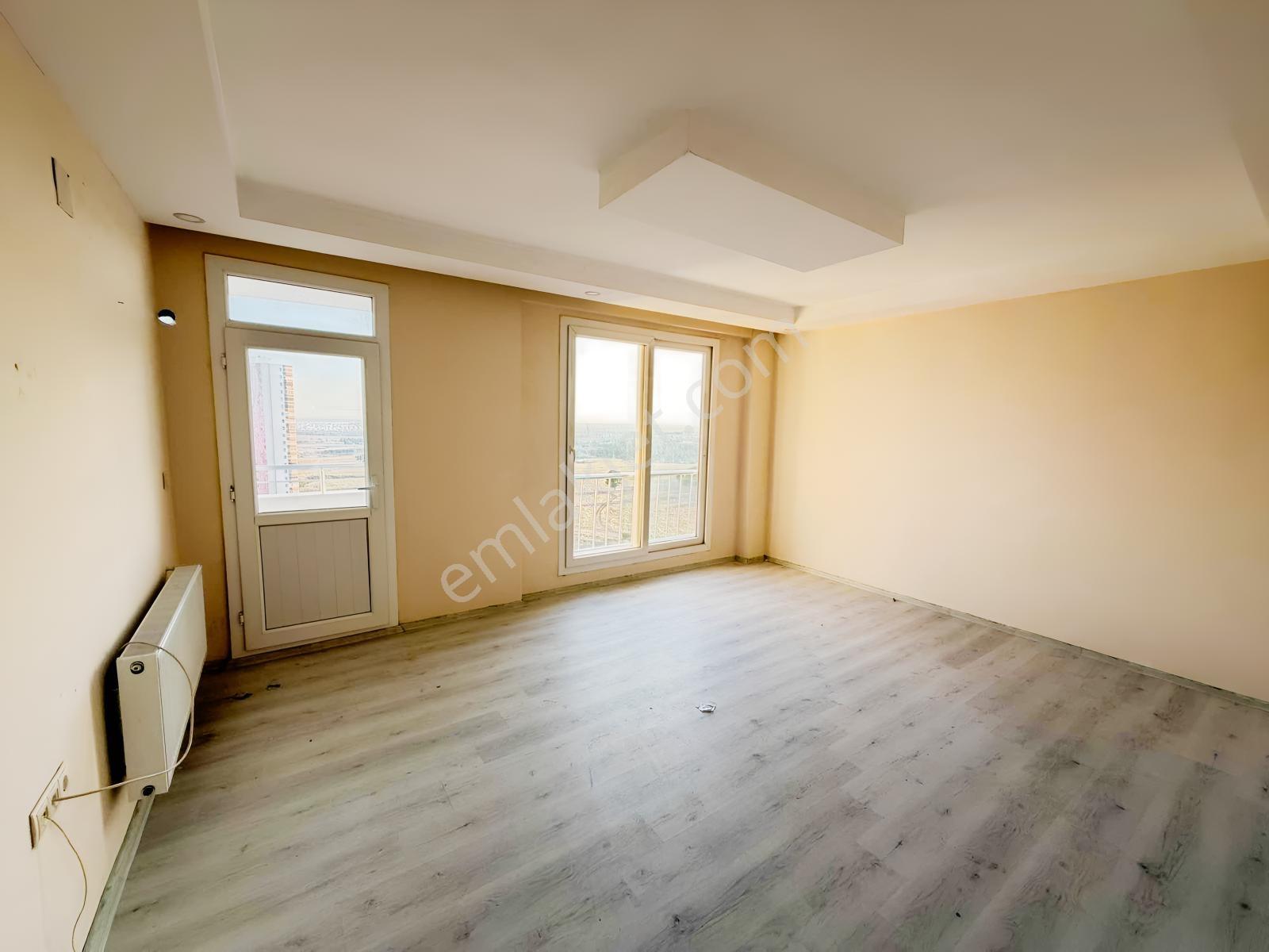 Çarkıpare'de Emınevım'e Uygun 3 + 1 Kombili Satlık Daire