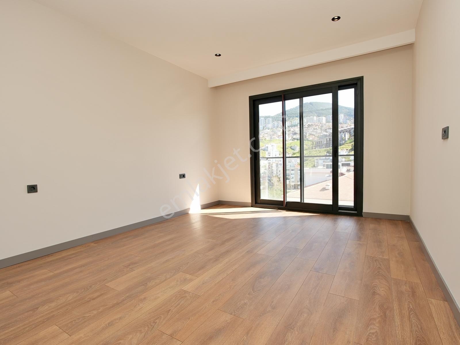 Takev Koleji Yanı | Deniz Manzaralı | Sıfır 4+1 Dubleks | 220 M2 — fotoğraf 21
