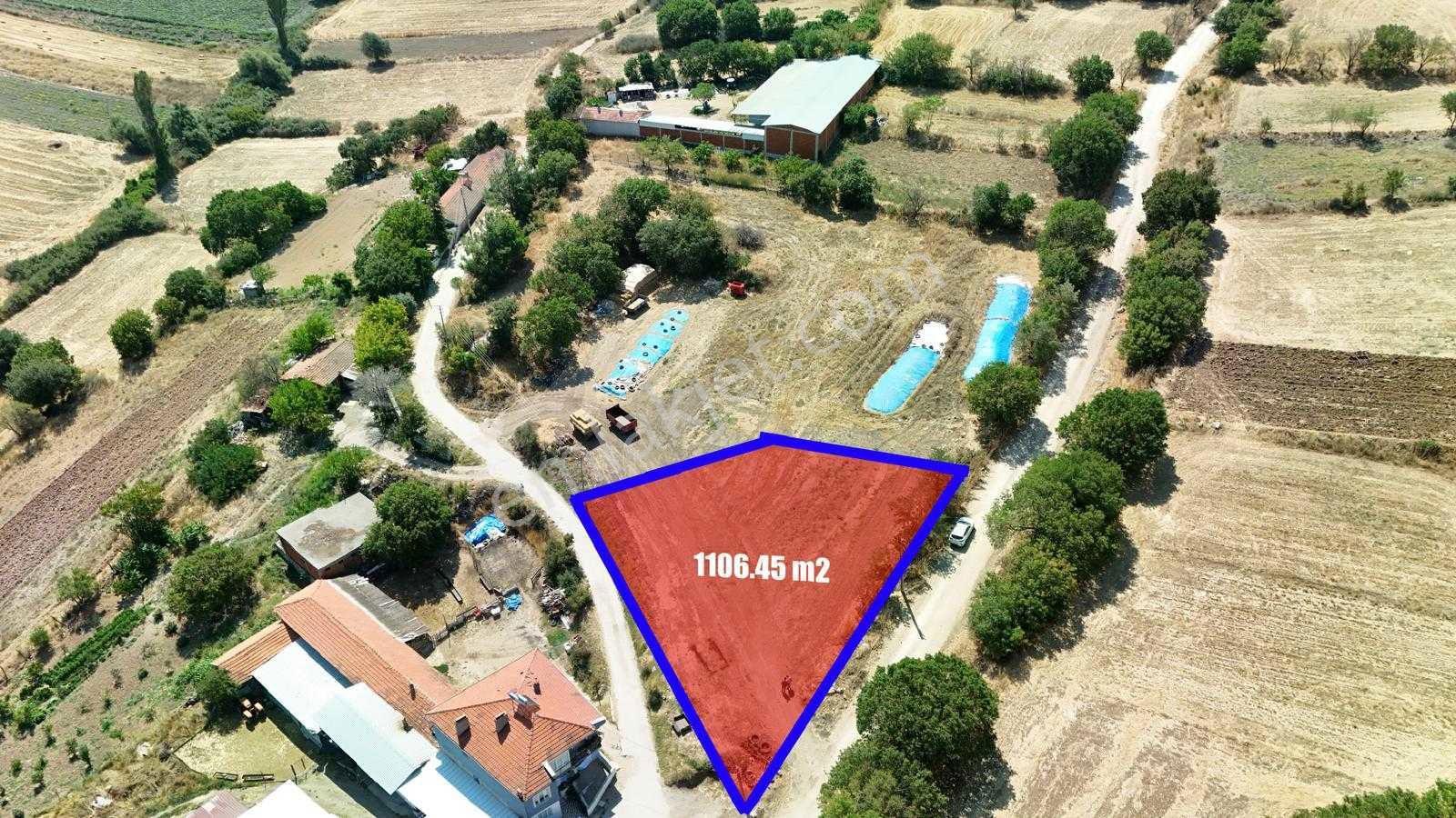 Remax Mıd Nergız Mahallesı 1106 M² Köşe Arsa
