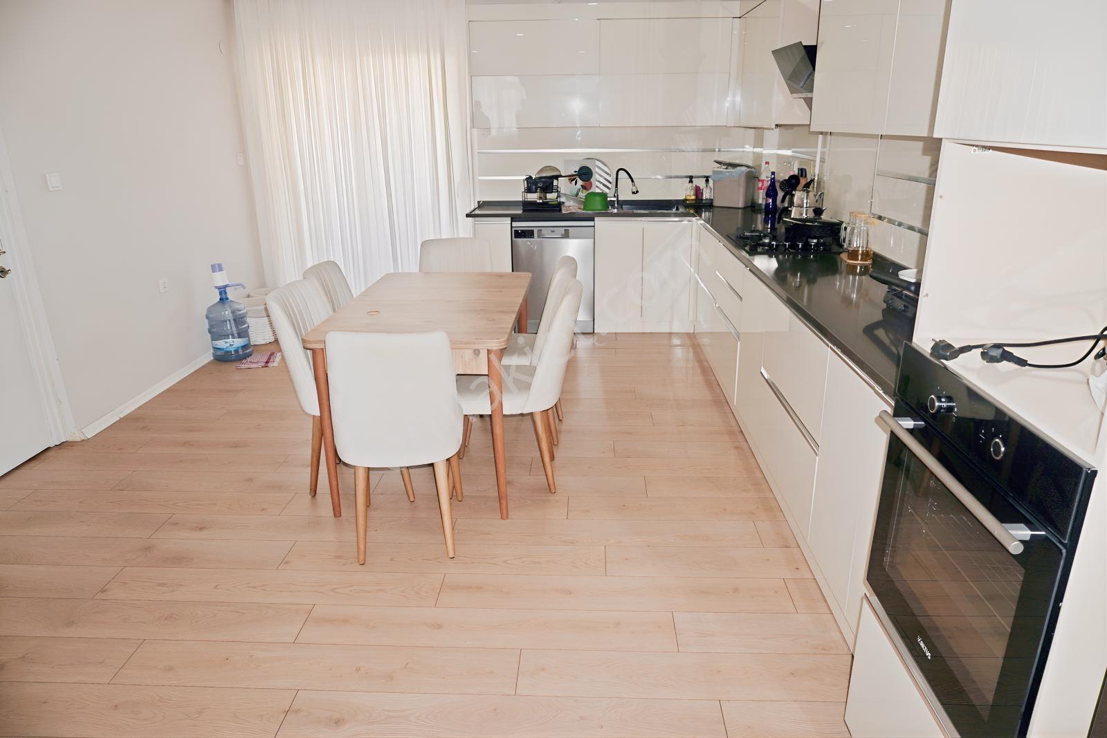 Küçükçiğli Satılık 4+1 Net 200M2 Doğalgaz+Teras Balkonlu(Serkan)