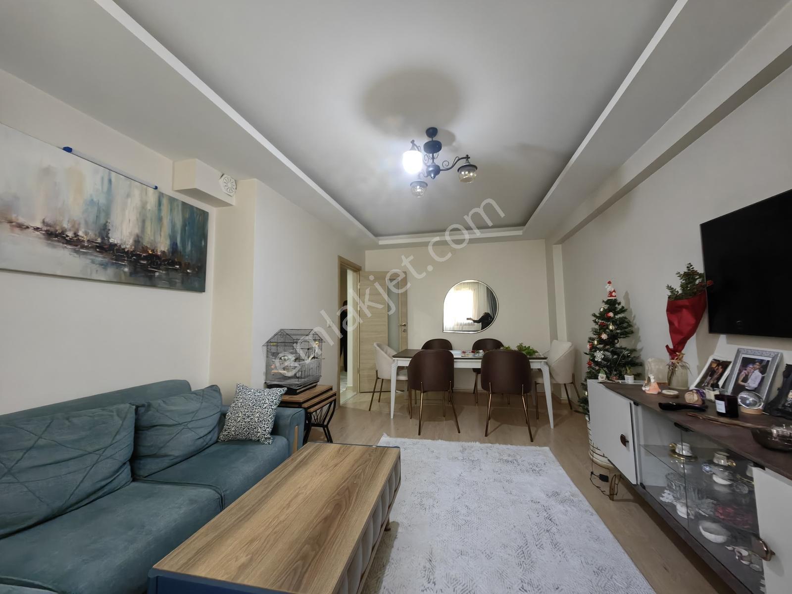 Karşıyaka Cumhuriyet Mahallesinde Satılık 2+1 Daire