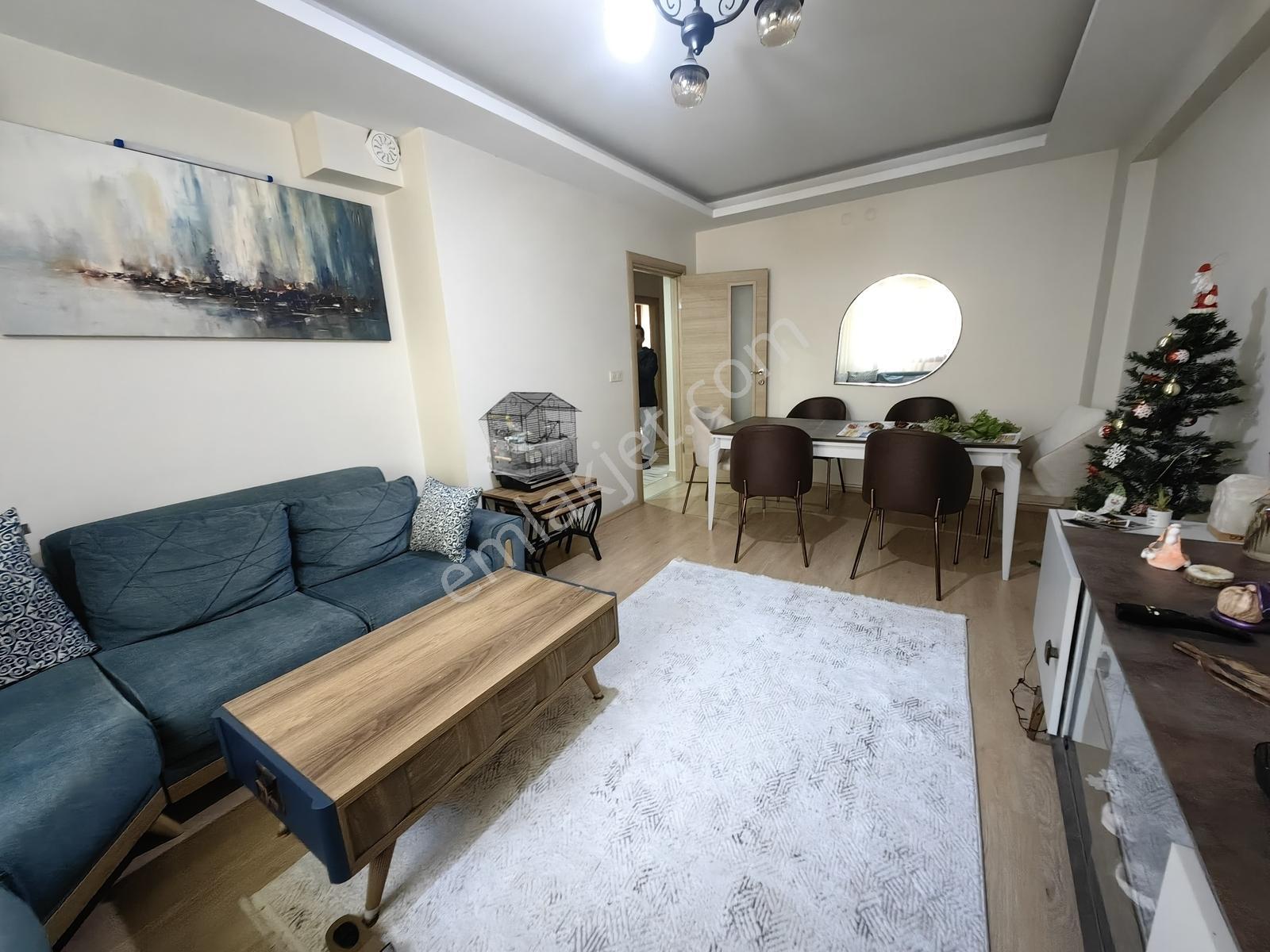 Karşıyaka Cumhuriyet Mahallesinde Satılık 2+1 Daire — fotoğraf 3