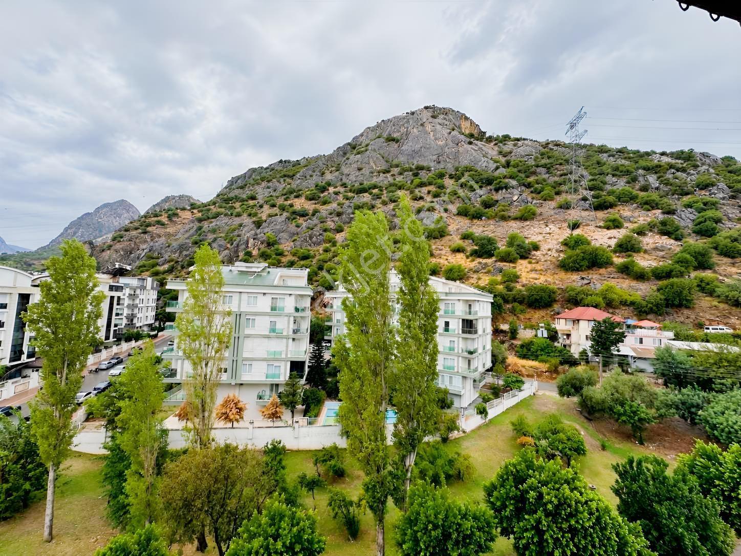 Scala'dan Teraslı Harika Manzaralı Satılık 4+1 — fotoğraf 29