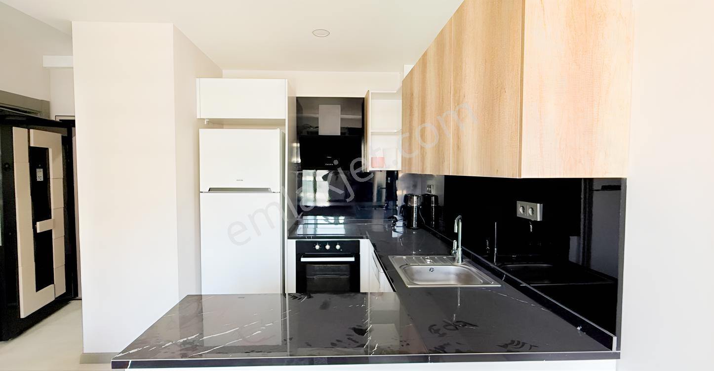 Altıntaş'ın Prestijli Sitesinde Eşyalı Havuz Cepheli Satılık 1+1 — fotoğraf 5