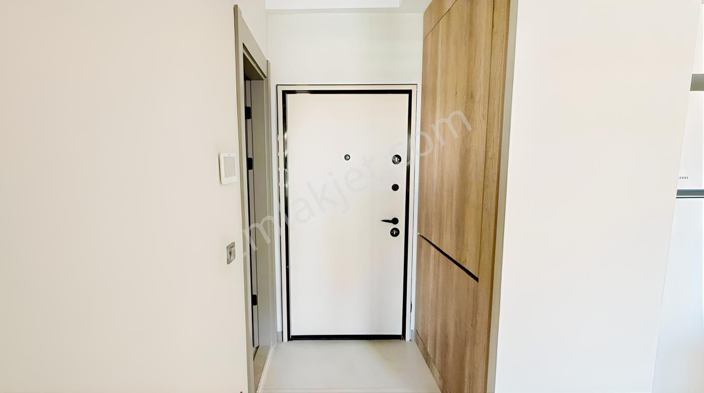 Altıntaş'ın Prestijli Sitesinde Eşyalı Havuz Cepheli Satılık 1+1 — fotoğraf 9