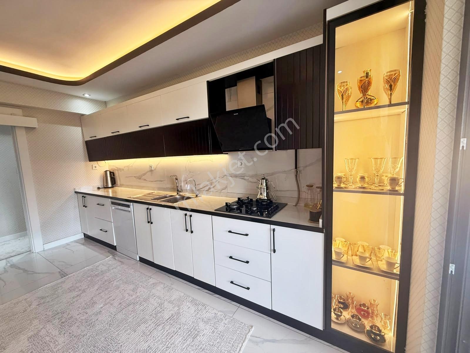Alpaslan1'de Arakat Masrafsız Geniş Balkon Geniş Oturm Lüx3.5+1 — fotoğraf 4