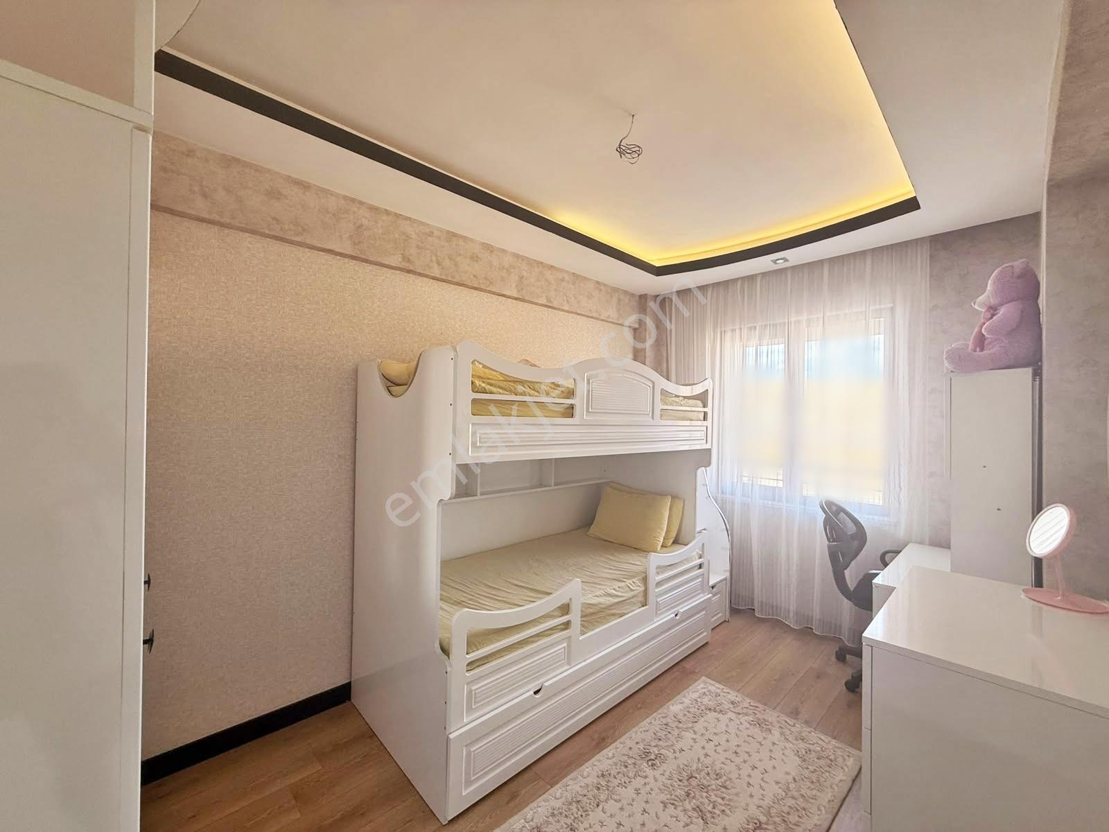 Alpaslan1'de Arakat Masrafsız Geniş Balkon Geniş Oturm Lüx3.5+1 — fotoğraf 14