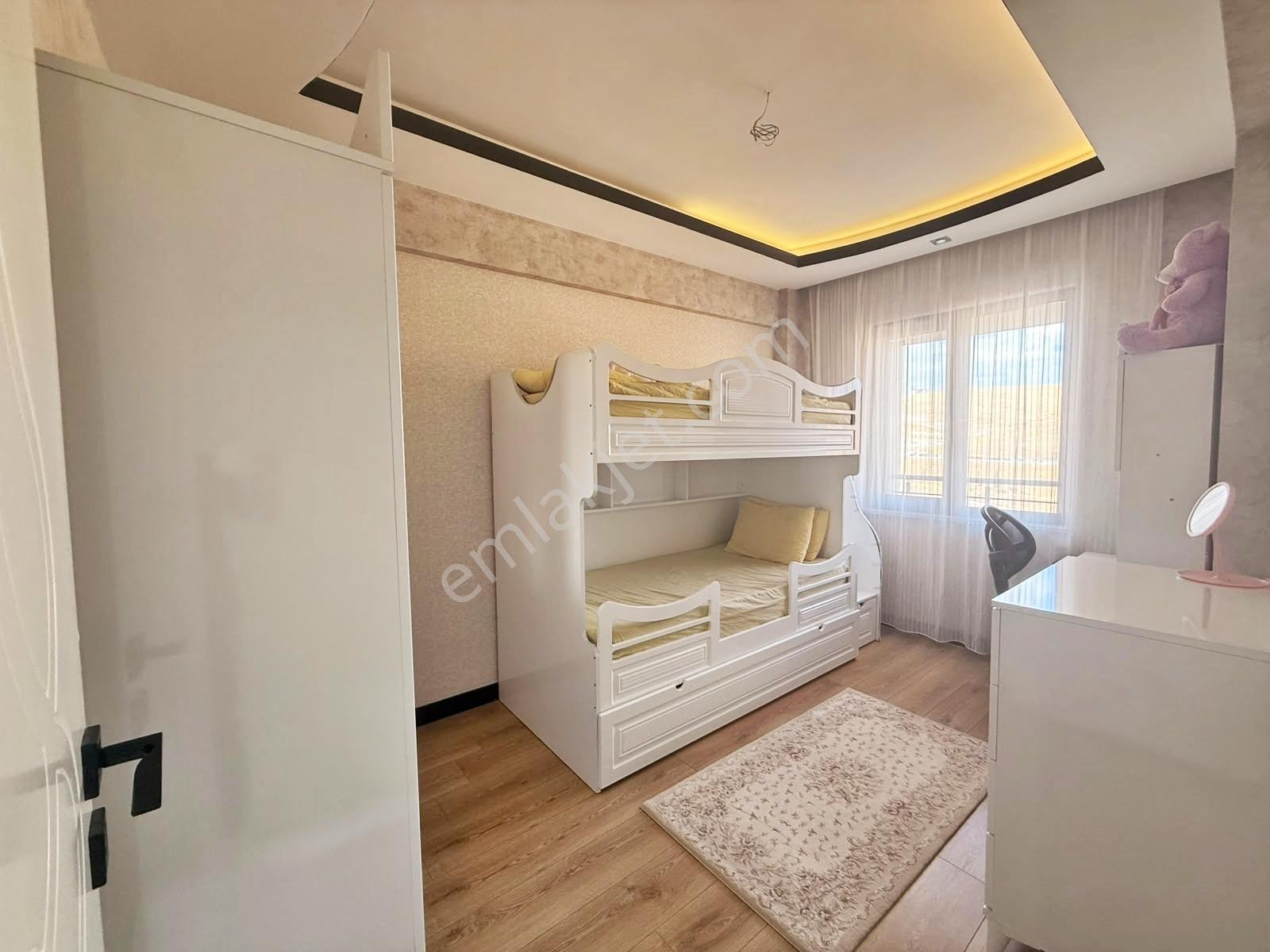 Alpaslan1'de Arakat Masrafsız Geniş Balkon Geniş Oturm Lüx3.5+1 — fotoğraf 16