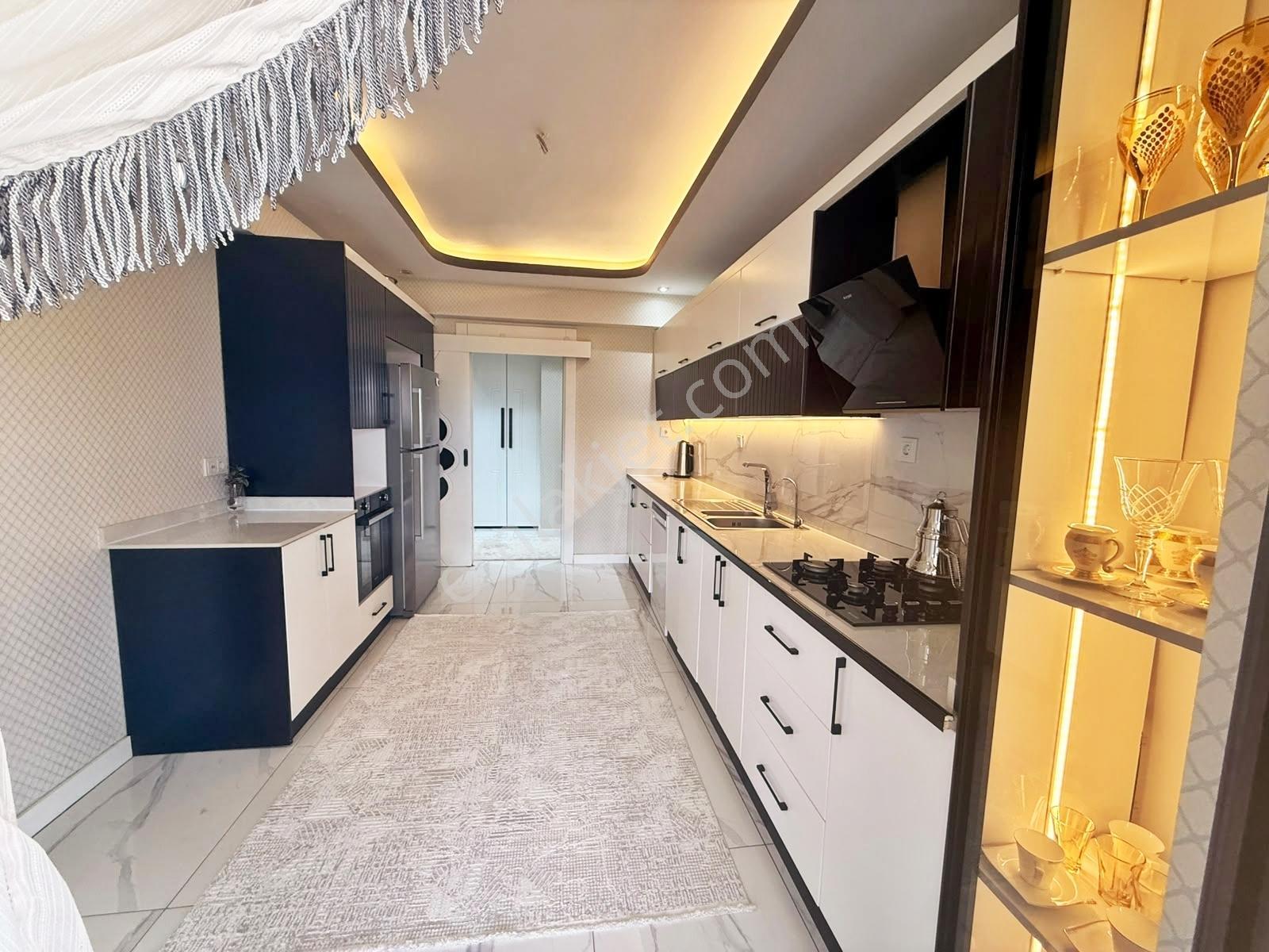 Alpaslan1'de Arakat Masrafsız Geniş Balkon Geniş Oturm Lüx3.5+1 — fotoğraf 27