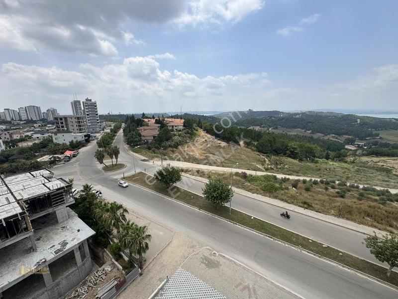 Emr'Den Cadde Üzeri Göl Manzaralı 2+1 Lüks Satılık Daire