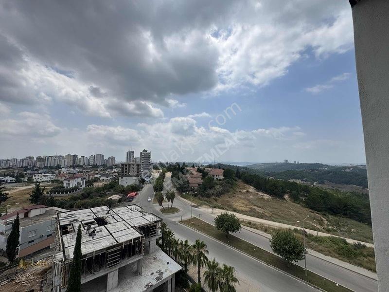 Emr'den Cadde Üzeri Göl Manzaralı 2+1 Lüks Satılık Daire — fotoğraf 2