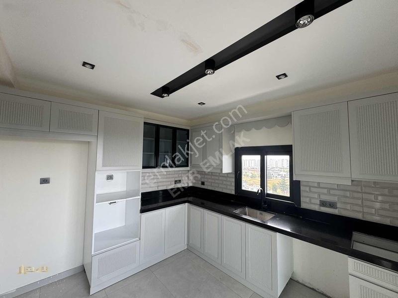 Emr'den Cadde Üzeri Göl Manzaralı 2+1 Lüks Satılık Daire — fotoğraf 3