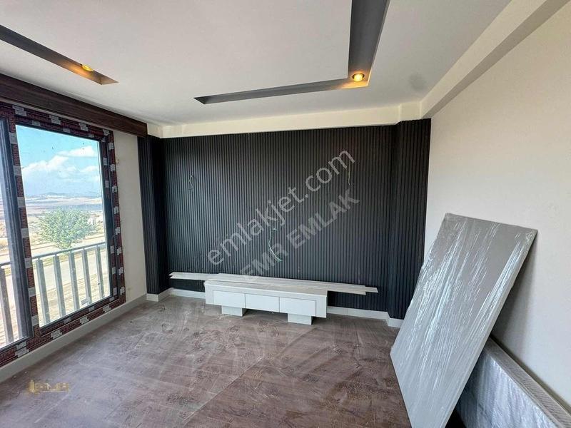 Emr'den Cadde Üzeri Göl Manzaralı 2+1 Lüks Satılık Daire — fotoğraf 5