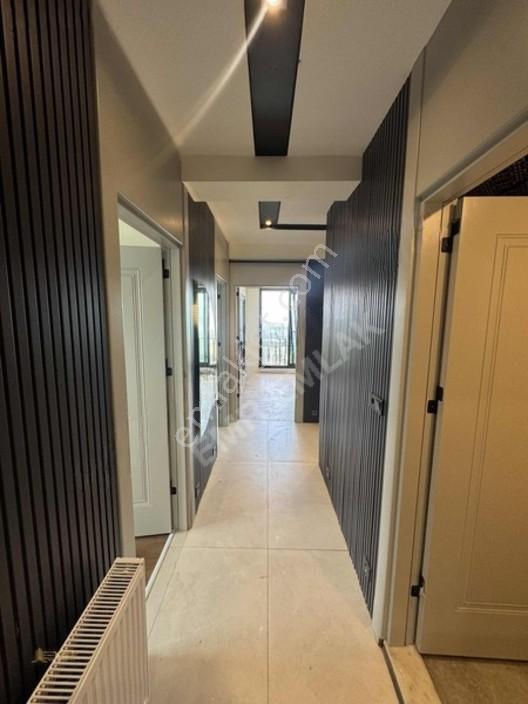Emr'den Cadde Üzeri Göl Manzaralı 2+1 Lüks Satılık Daire — fotoğraf 13