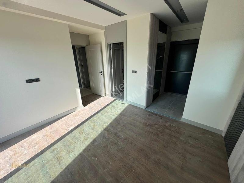 Emr'den Cadde Üzeri Göl Manzaralı 2+1 Lüks Satılık Daire — fotoğraf 26