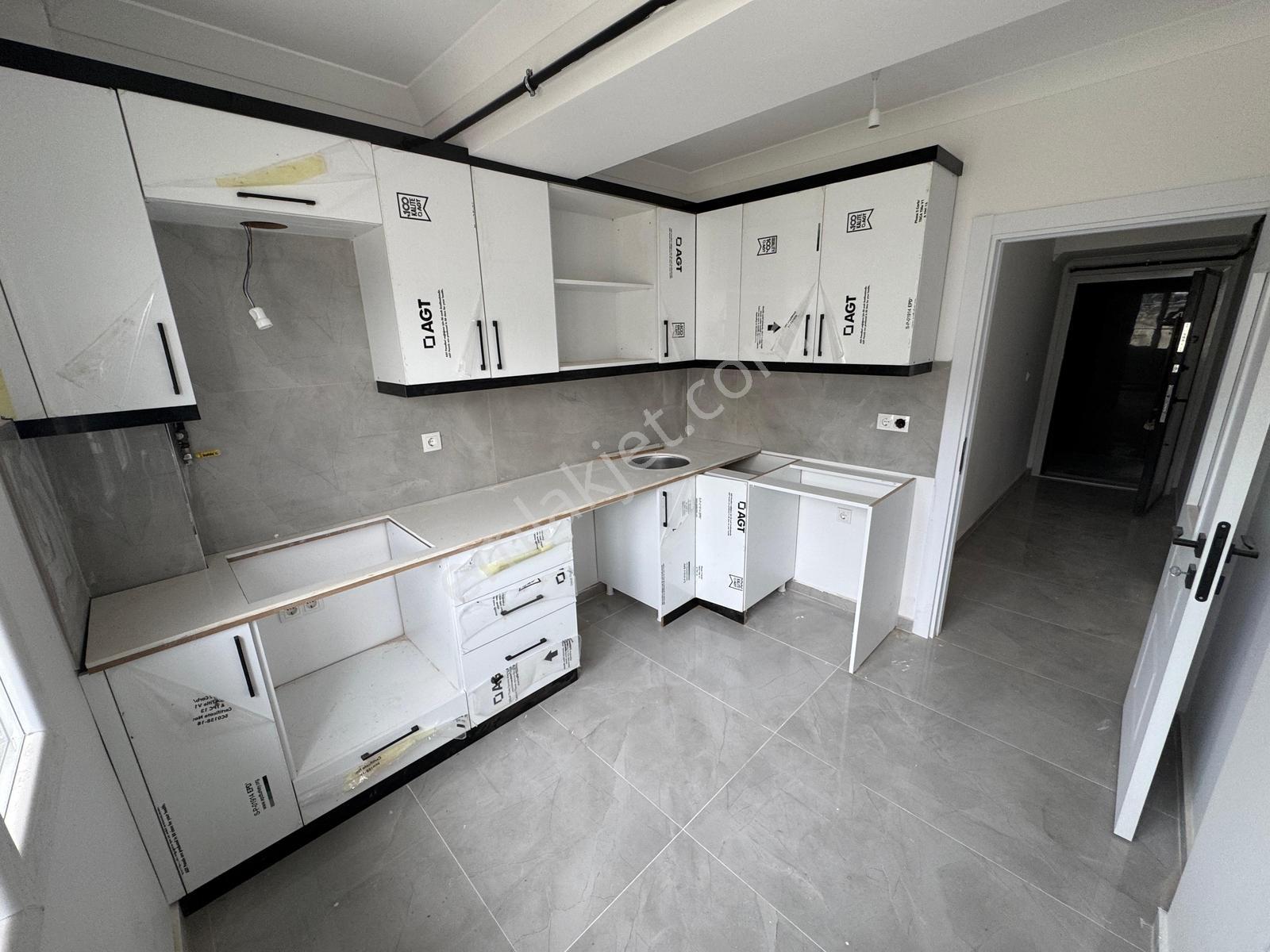 Family' Den Mahmutbey Caddesinde 2+1 Satılık Sıfır Lüx Daire — fotoğraf 9