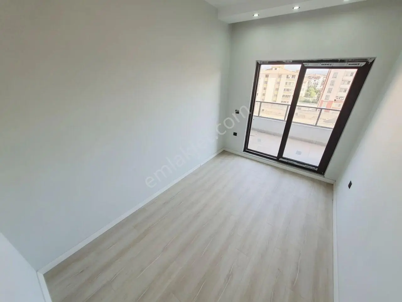Uytundan Edremit'de Sitede Havuzlu Otoparklı 3+1 Bahçe Dubleksi — fotoğraf 8