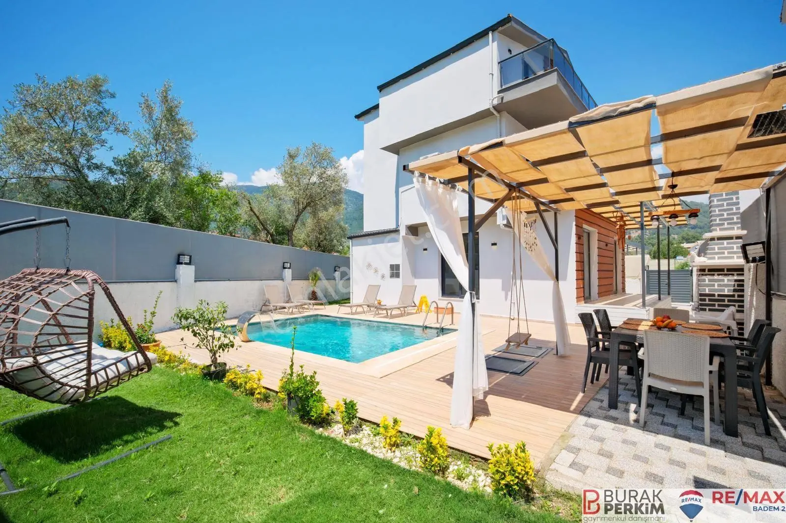 Fethiye İncirköyde Müstakil Havuzlu Turizm Belgeli Satılık Villa