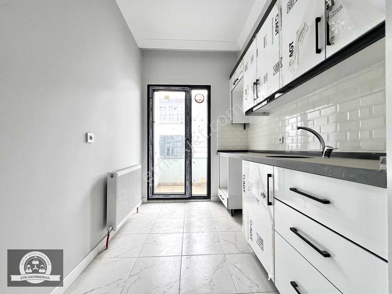 Sancaktepe Veysel Karani'de Metroya Yakın Net 80m2 Arakat — fotoğraf 9