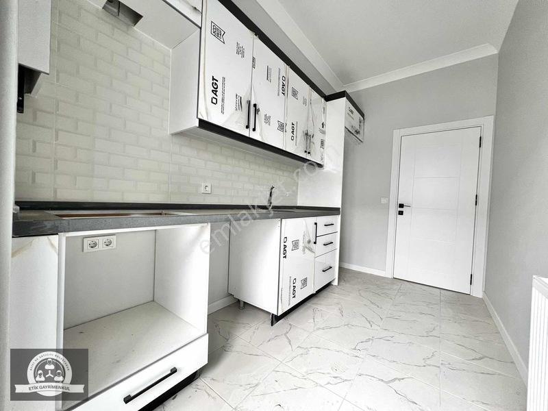 Sancaktepe Veysel Karani'de Metroya Yakın Net 80m2 Arakat — fotoğraf 12