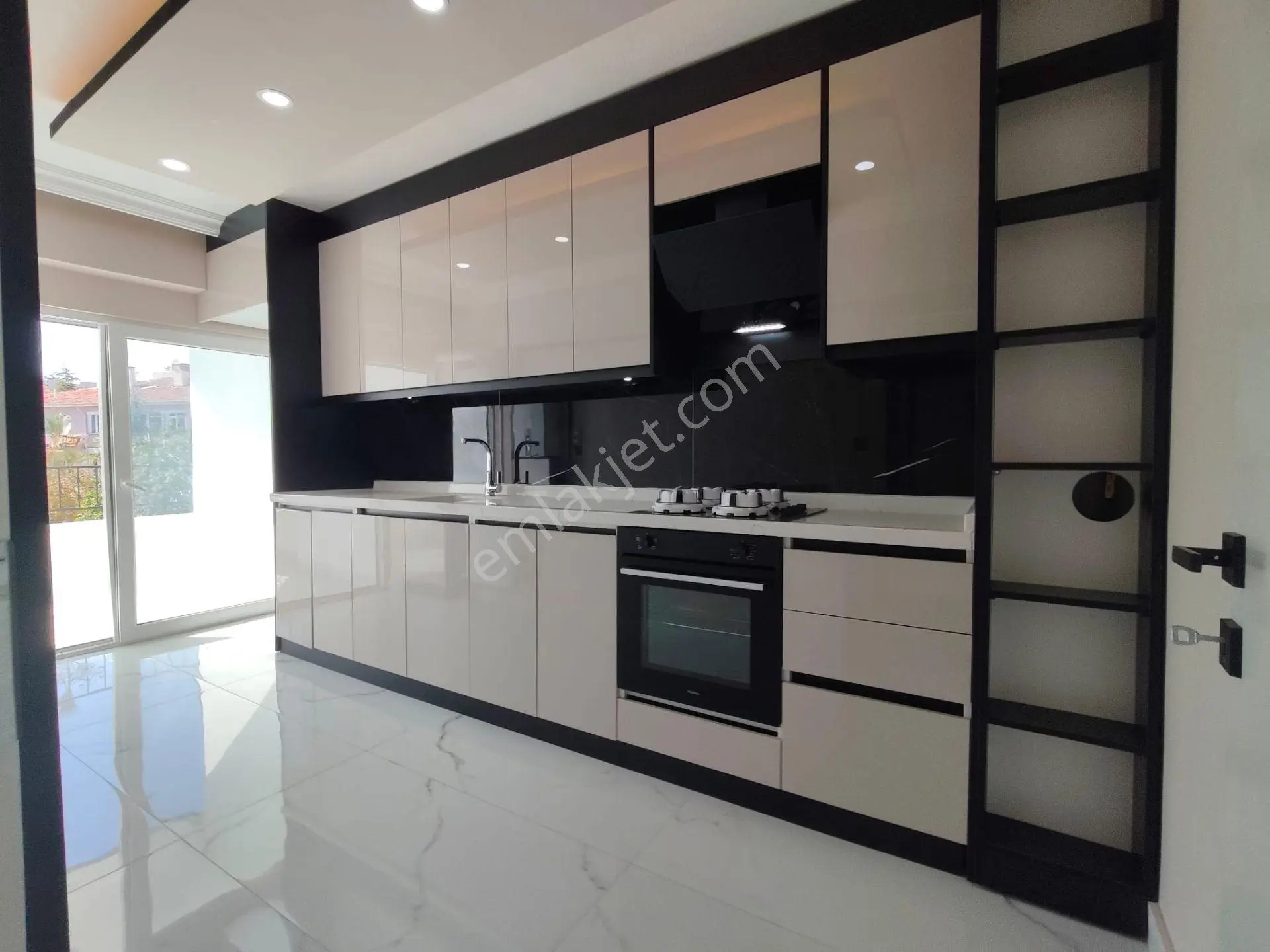 Yılmaz Gayrımenkulden 3+1 Cadde Üzeri Ful Yapılı 2 Ara Kat Pazarlıklı