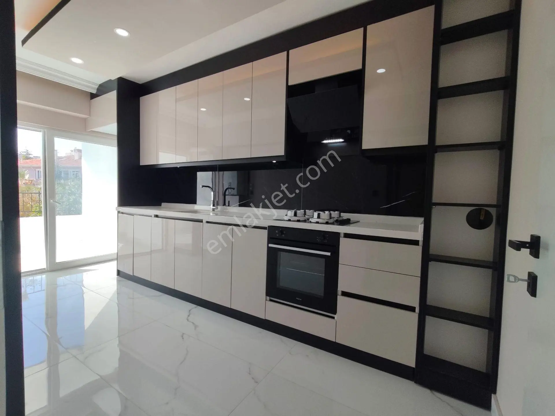Yılmaz Gayrımenkulden 3+1 Cadde Üzeri Ful Yapılı 2 Ara Kat Pazarlıklı — fotoğraf 4
