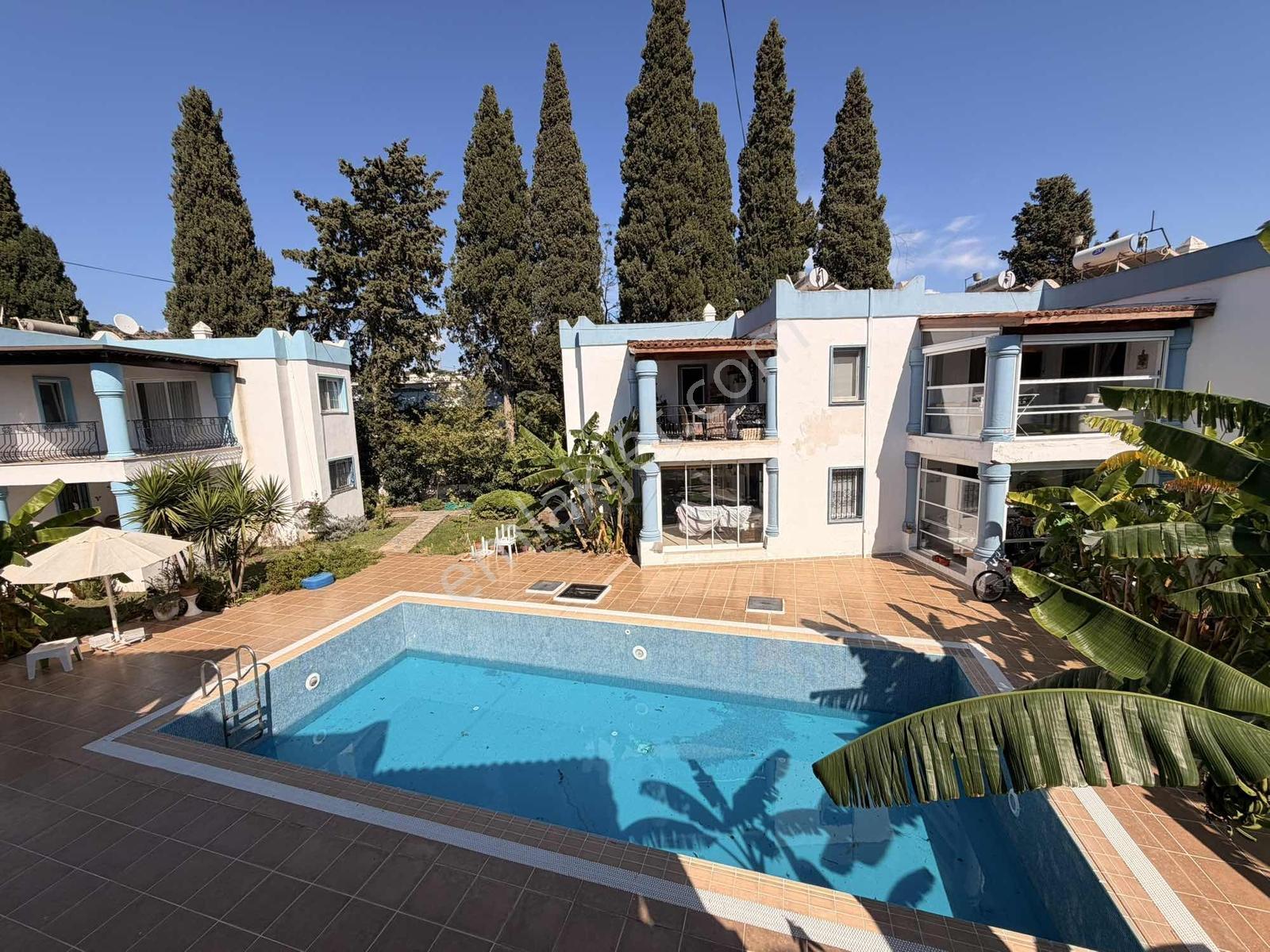 Bodrum Türkbükü Havuzlu Site İçerisinde 1+1 Daire Sahile 200 M