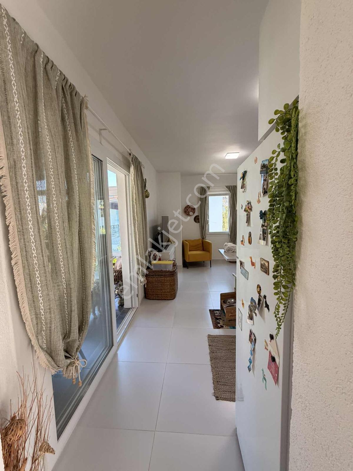 Bodrum Türkbükü Havuzlu Site İçerisinde 1+1 Daire Sahile 200 M — fotoğraf 8