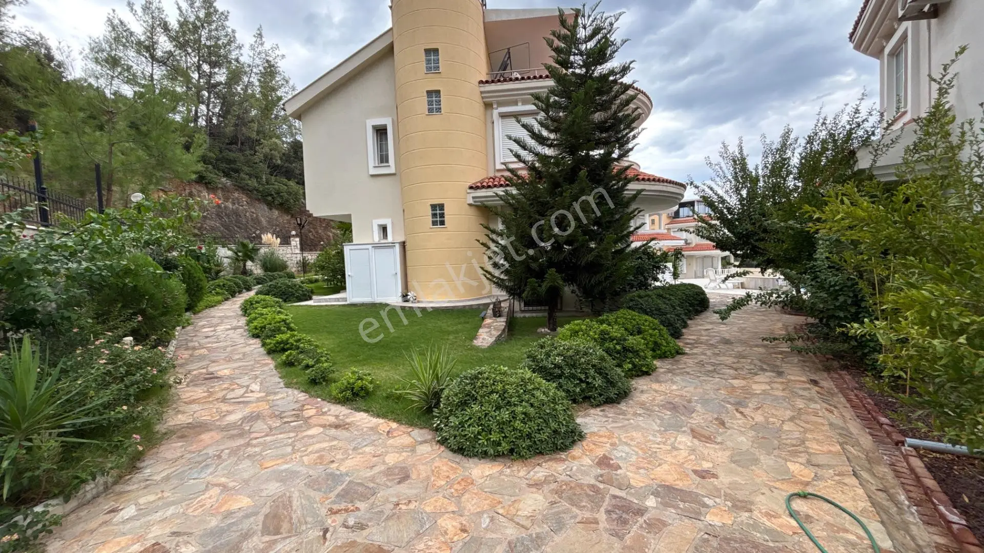 Akbük’te Havuzlu Sitede 4+1 Tam Müstakil Villa | Denize 800 M — fotoğraf 2