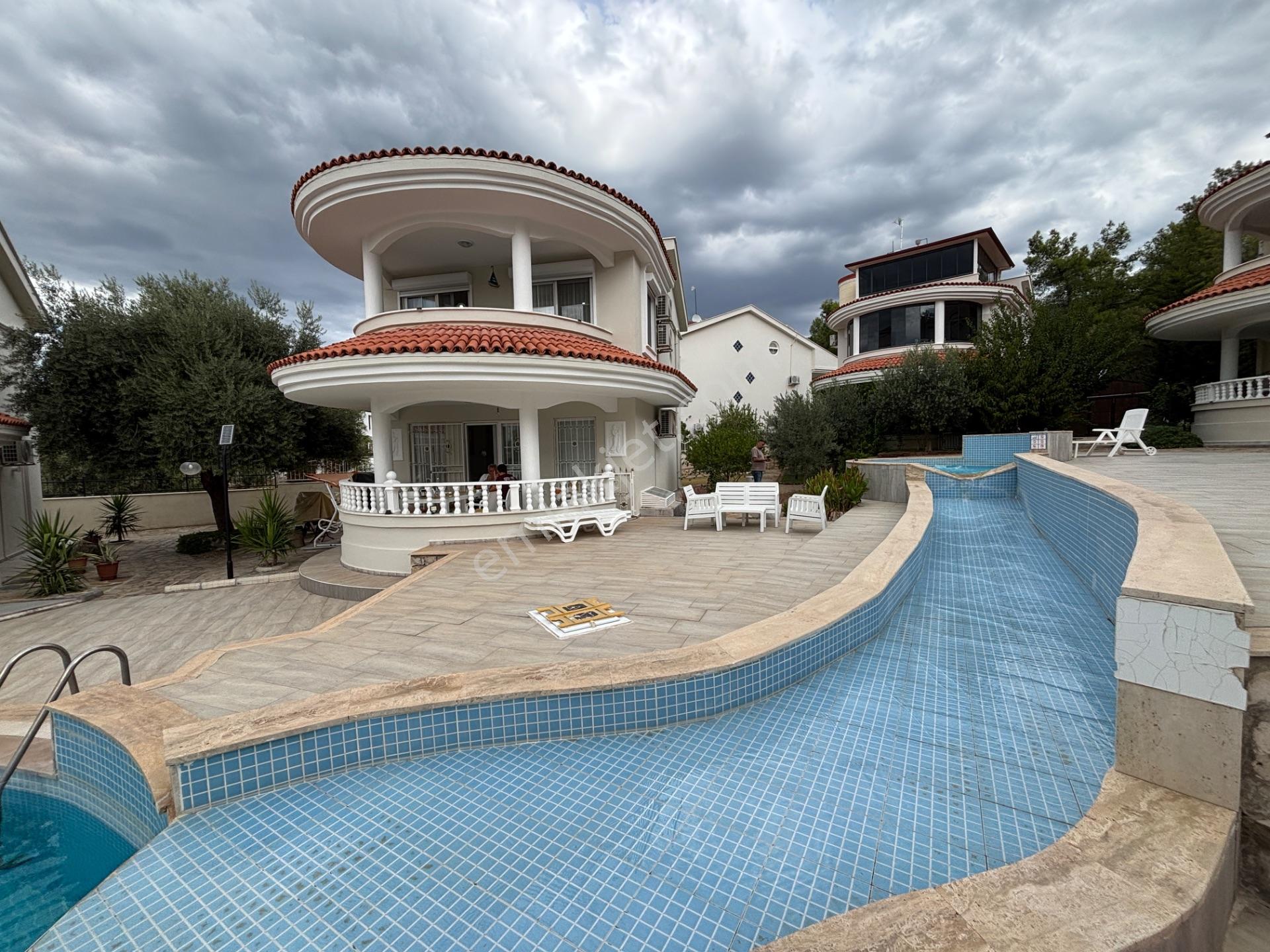Akbük’te Havuzlu Sitede 4+1 Tam Müstakil Villa | Denize 800 M — fotoğraf 7
