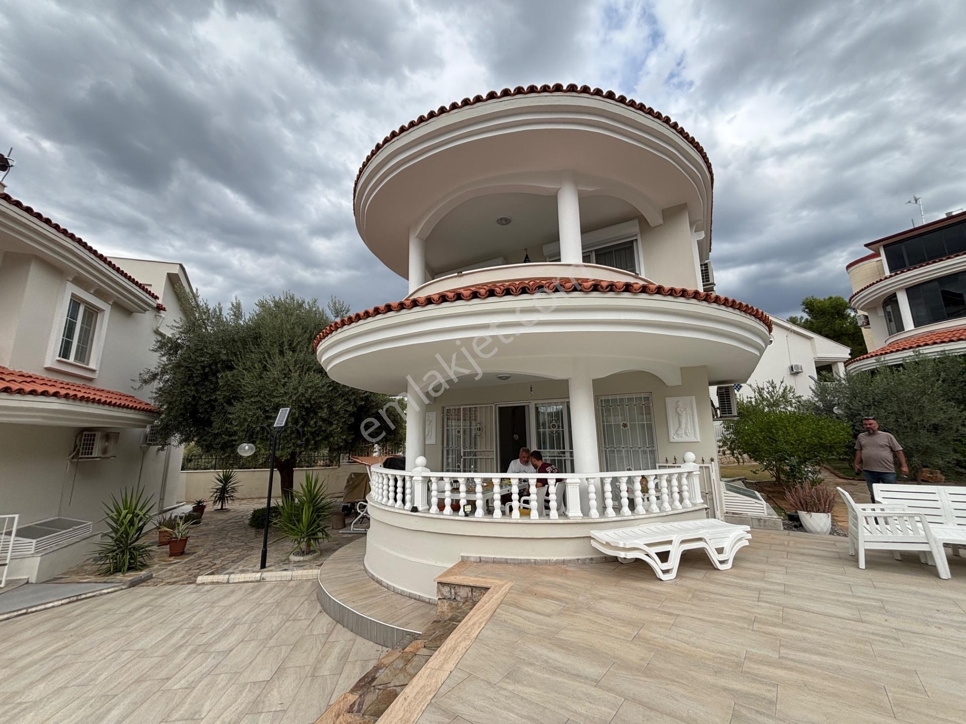 Akbük’te Havuzlu Sitede 4+1 Tam Müstakil Villa | Denize 800 M — fotoğraf 9