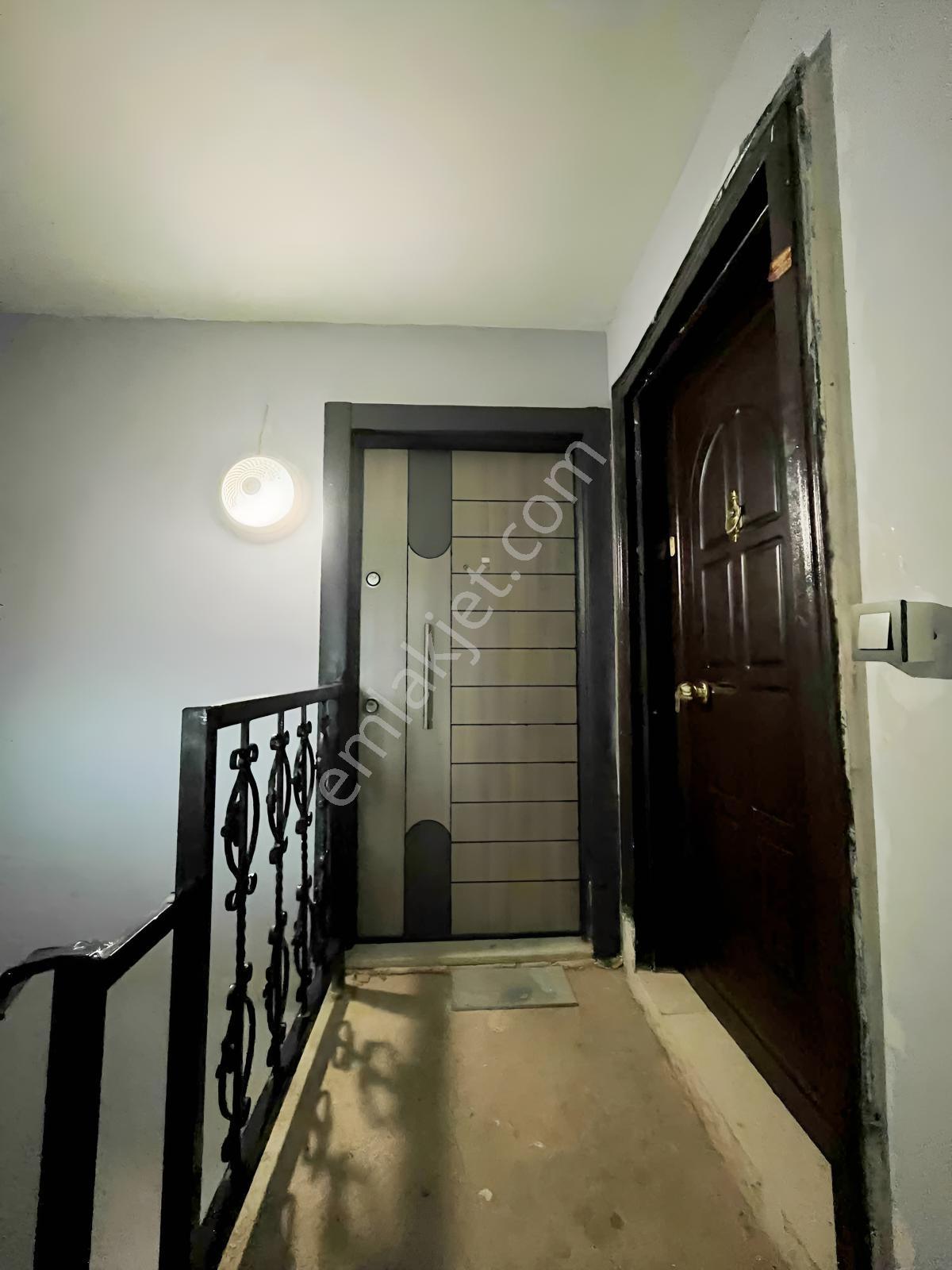 178 M² Arsa Üzerinde 6 Daire + 1 Dükkan Satılık Komple Bina — fotoğraf 3