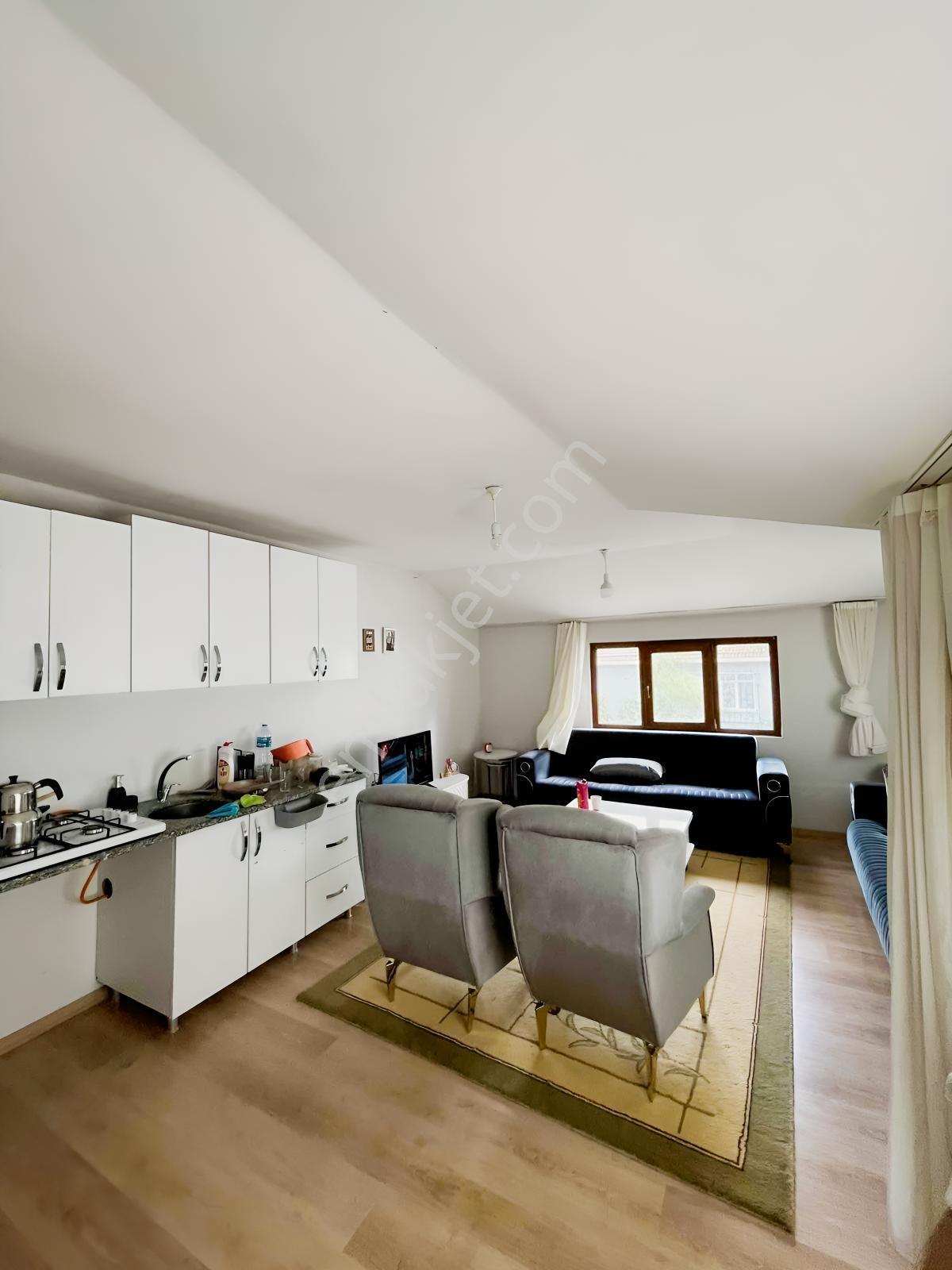 178 M² Arsa Üzerinde 6 Daire + 1 Dükkan Satılık Komple Bina — fotoğraf 6