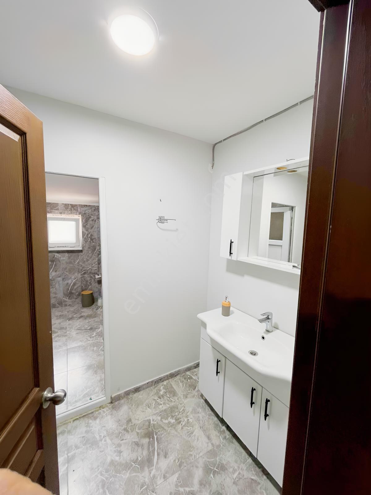 178 M² Arsa Üzerinde 6 Daire + 1 Dükkan Satılık Komple Bina — fotoğraf 8