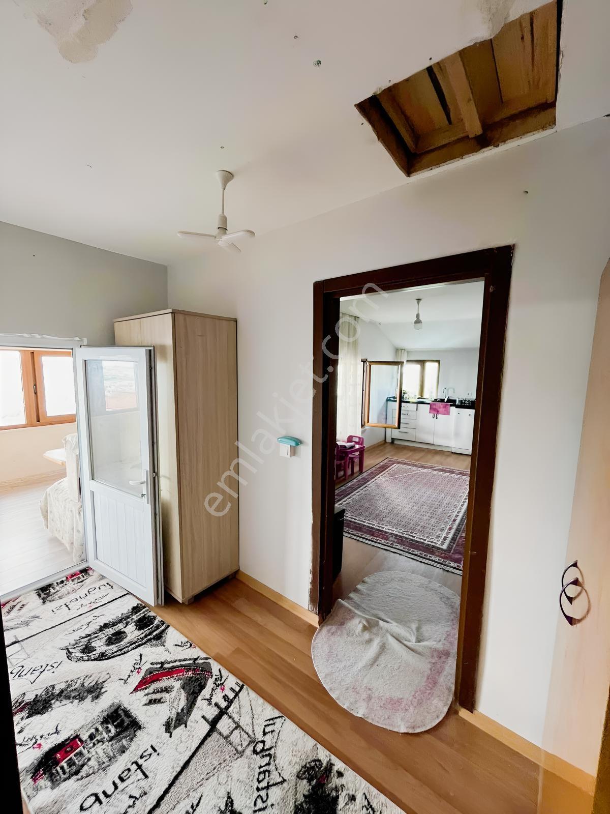 178 M² Arsa Üzerinde 6 Daire + 1 Dükkan Satılık Komple Bina — fotoğraf 14