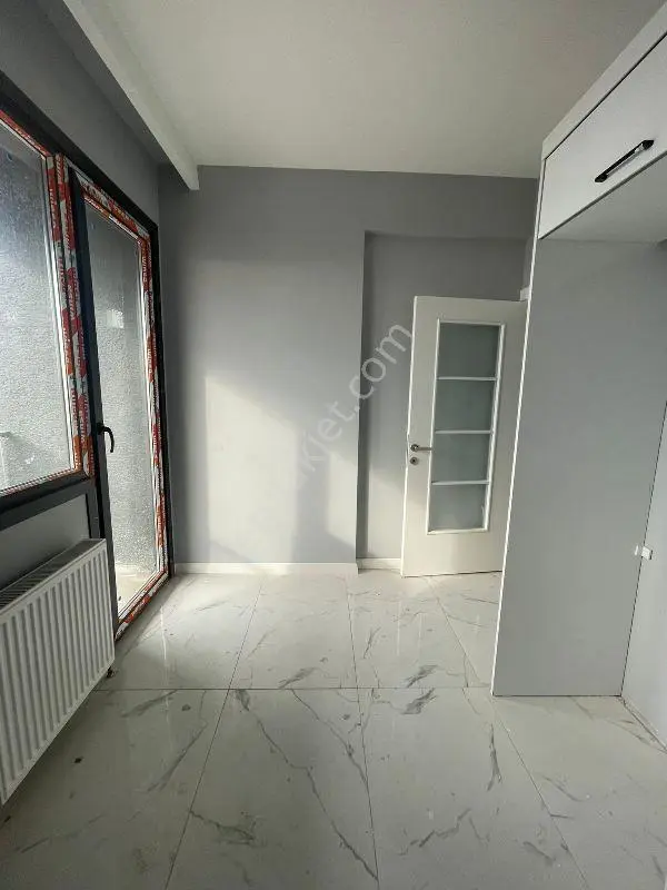 Mertcan'dan Adnan Kahveci Metroya Yürüme 3+1 İskanlı - Ebeveyn Banyolu — fotoğraf 24