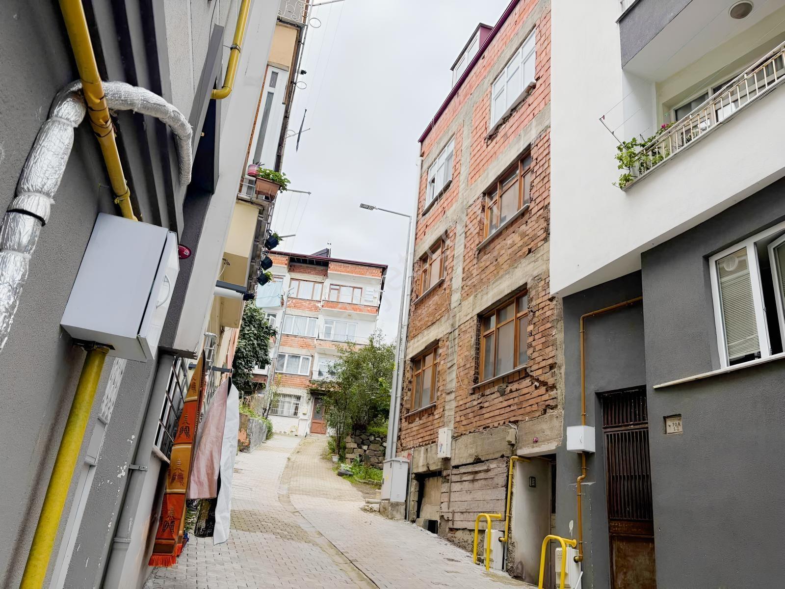 Yardım Emlaktan Akçaabat Dürbinarda Komple Satılık Bina