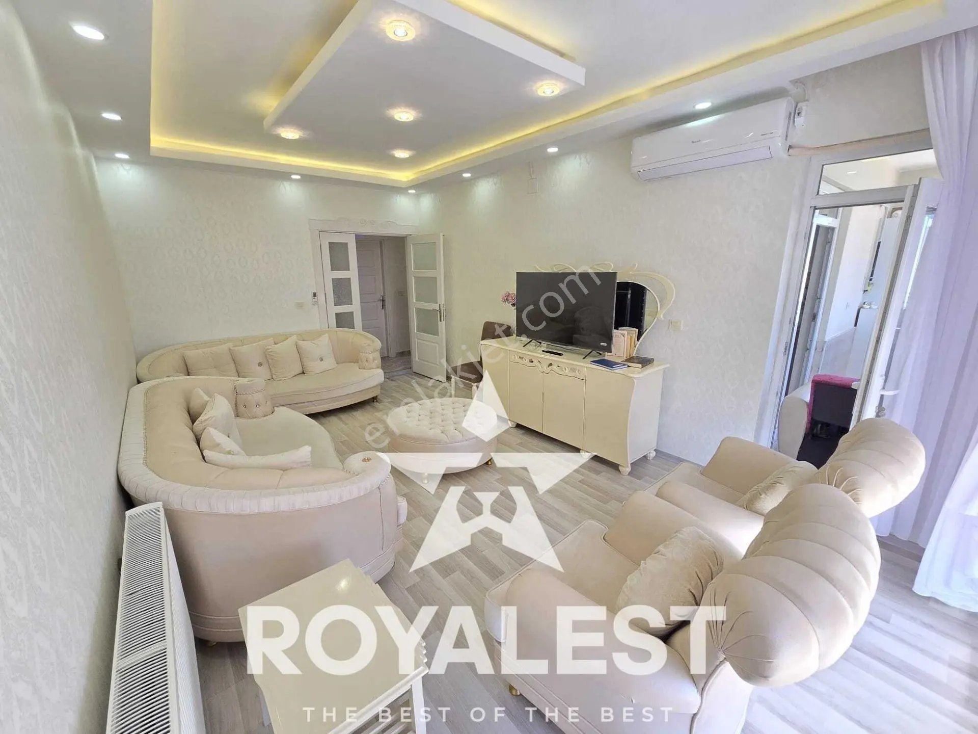 Royales'ten Cadde Üstü Site İçi Geniş Ve Ferah Full Bakımlı 2+1 — fotoğraf 2
