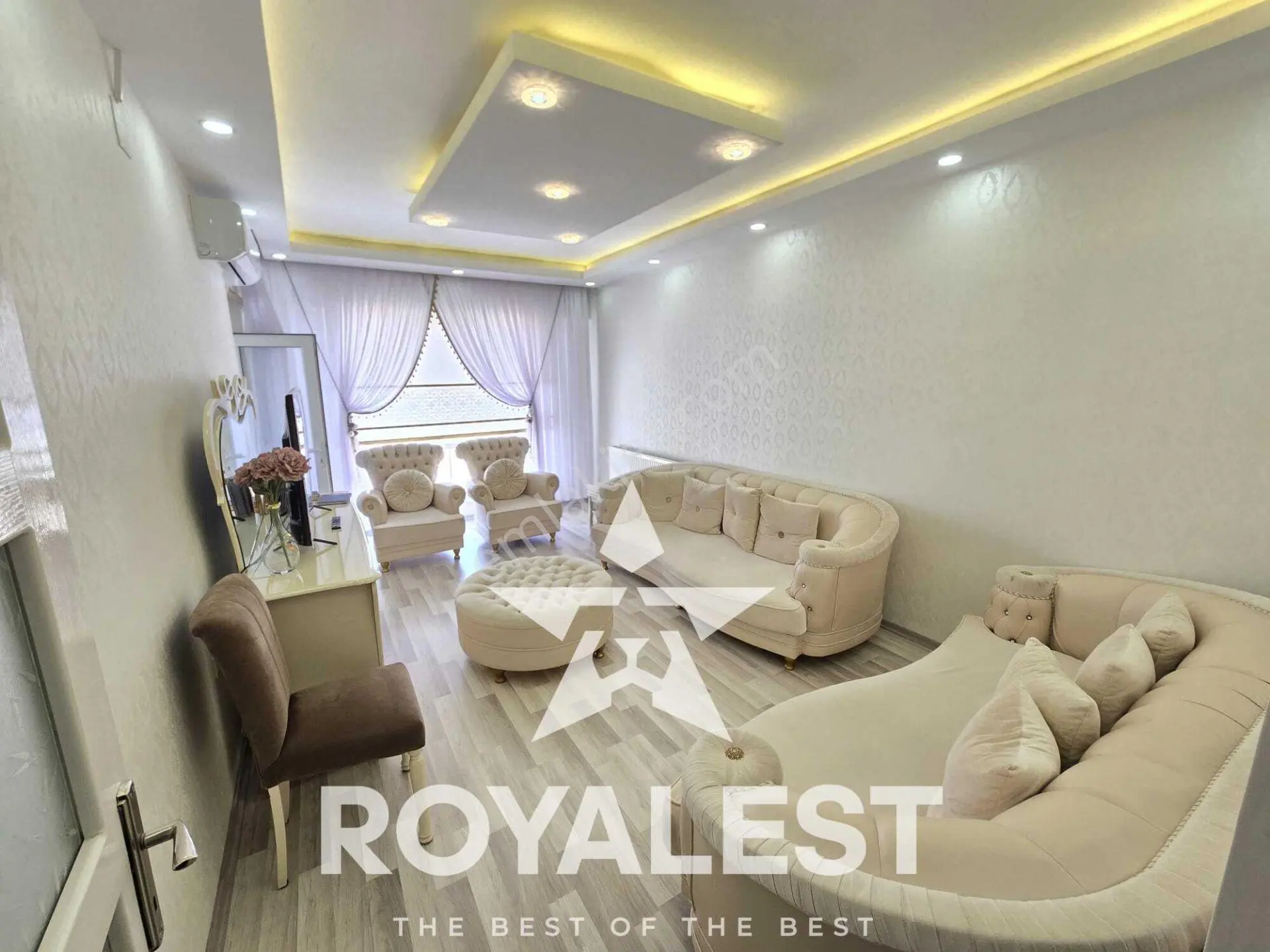 Royales'ten Cadde Üstü Site İçi Geniş Ve Ferah Full Bakımlı 2+1 — fotoğraf 3