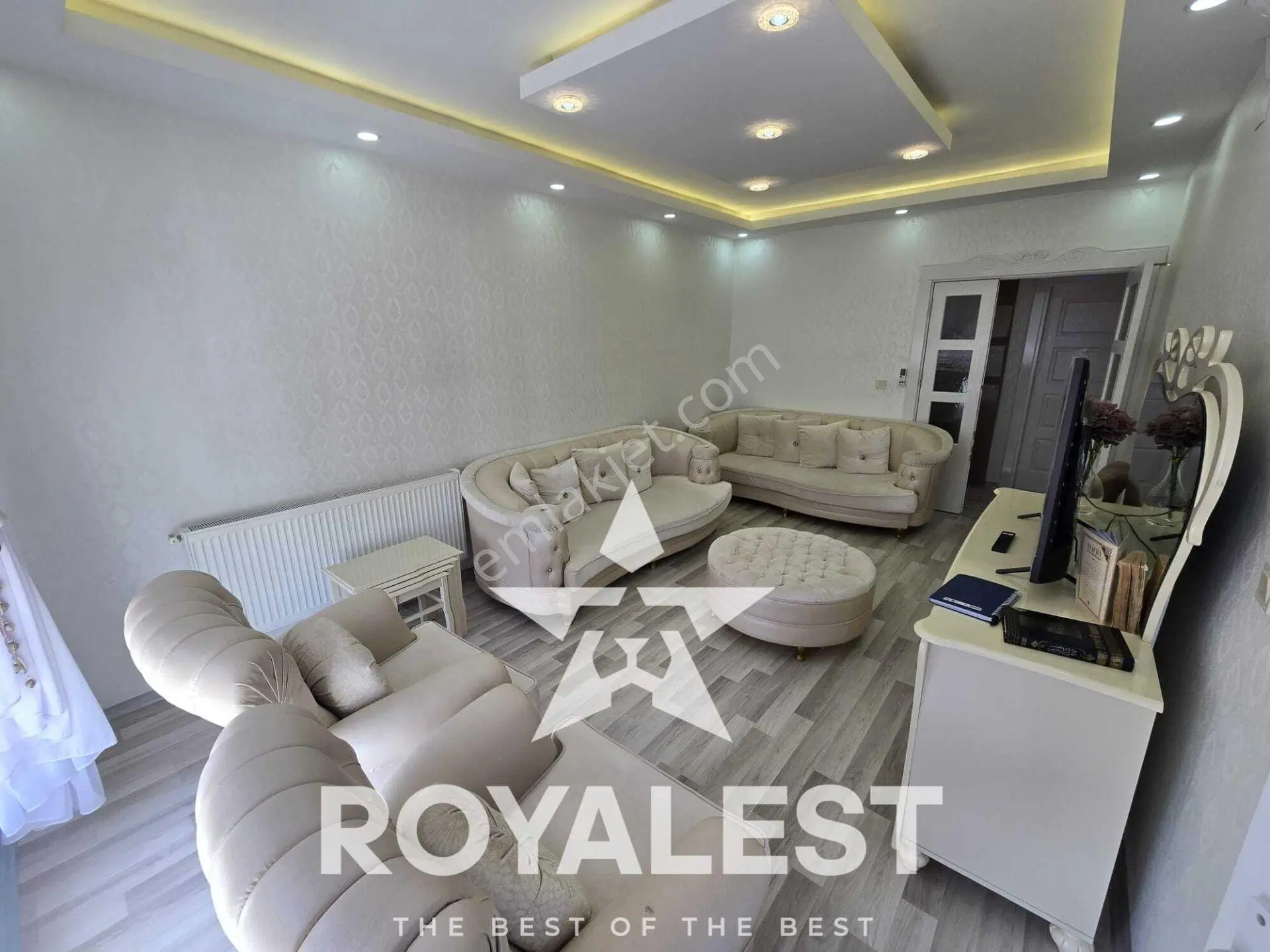Royales'ten Cadde Üstü Site İçi Geniş Ve Ferah Full Bakımlı 2+1 — fotoğraf 4