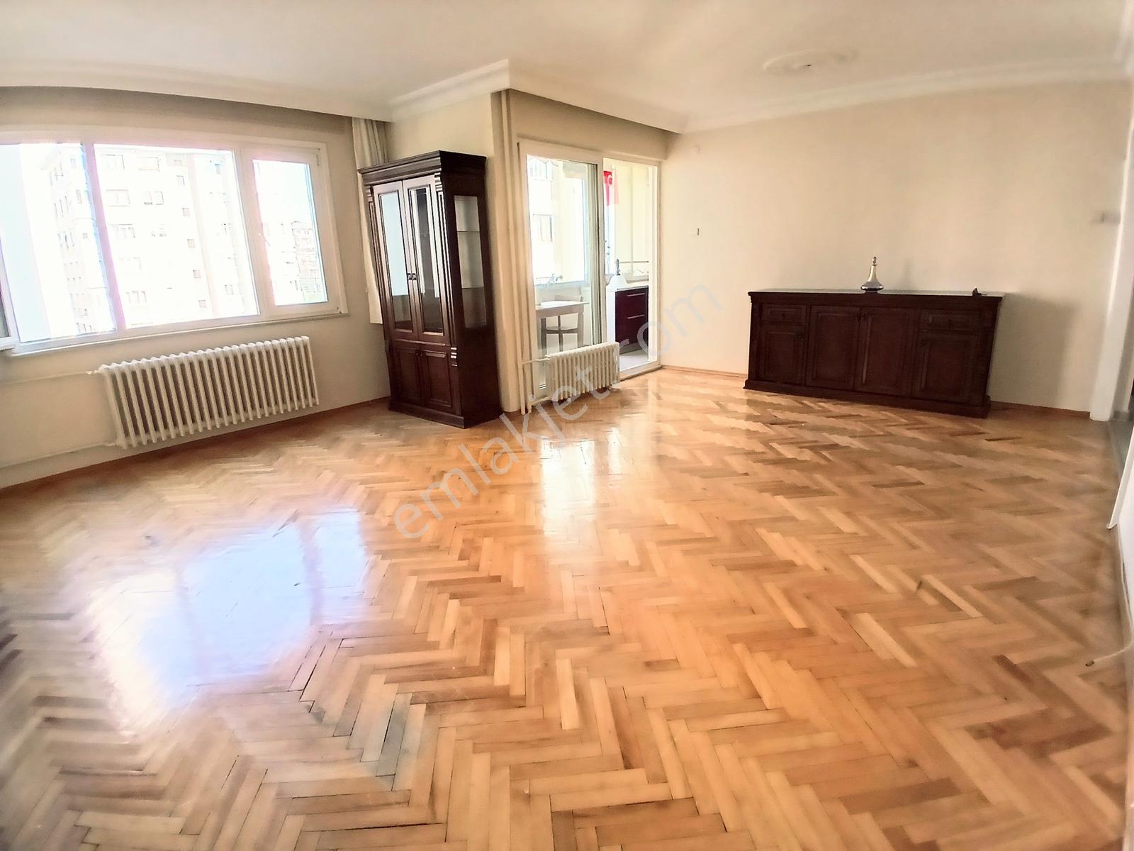 Kozyatağı Oyak C Sitesi'nde Satılık 3+1 Daire