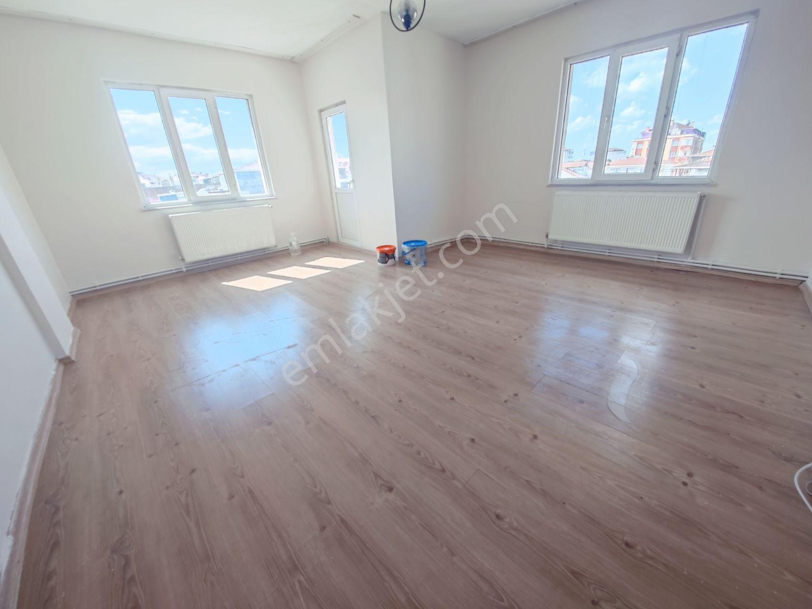 Çamçeşme Mah E-5 Cuma Pazarına Yakın 2+1 Kombili Daire — fotoğraf 2