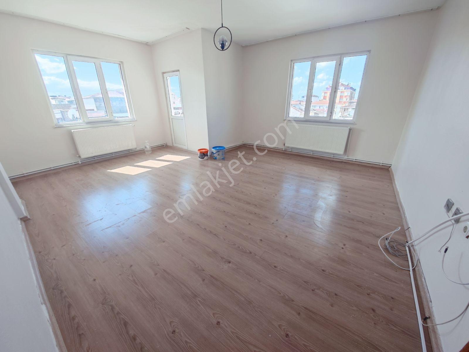 Çamçeşme Mah E-5 Cuma Pazarına Yakın 2+1 Kombili Daire — fotoğraf 3