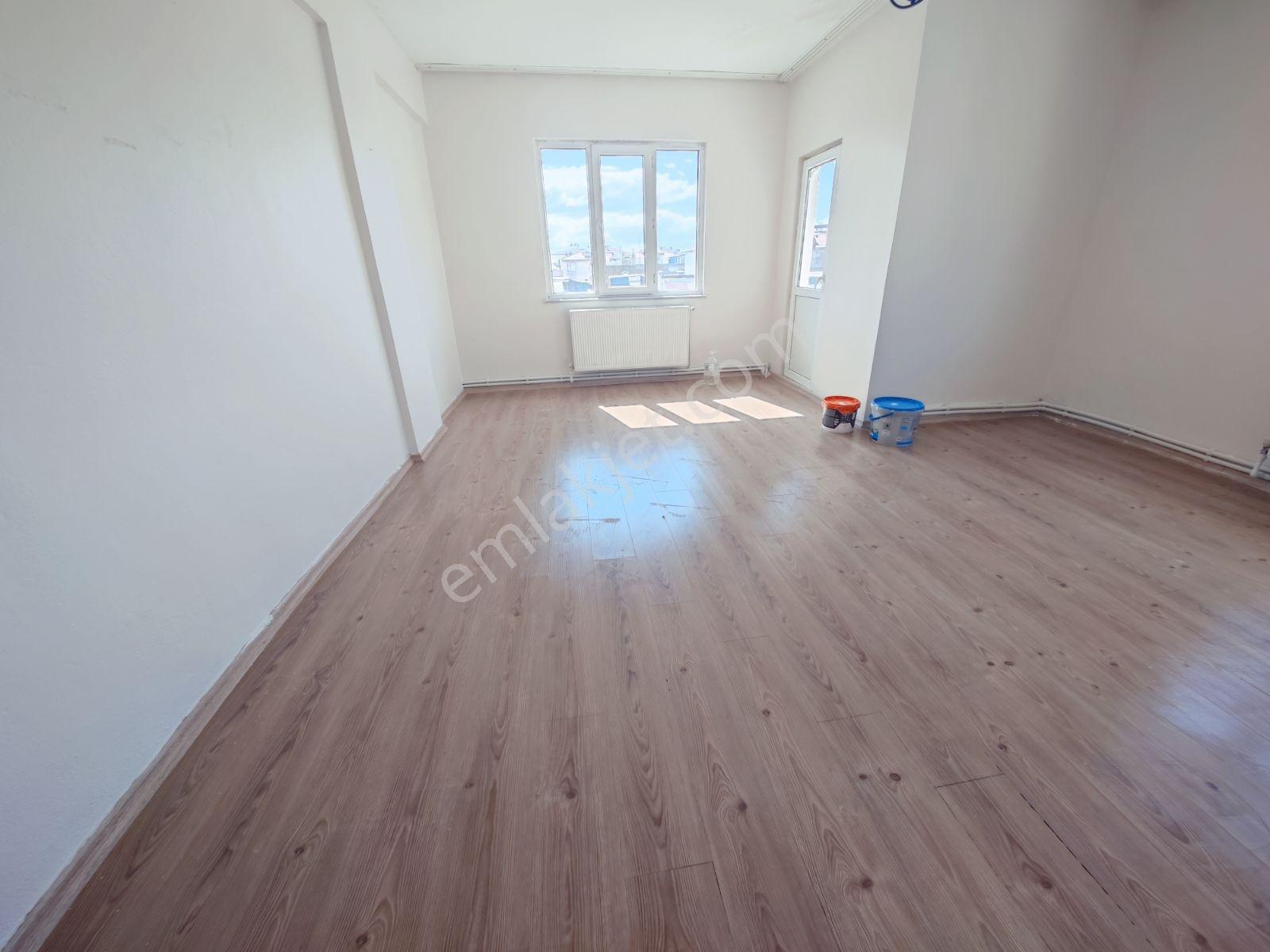 Çamçeşme Mah E-5 Cuma Pazarına Yakın 2+1 Kombili Daire — fotoğraf 4