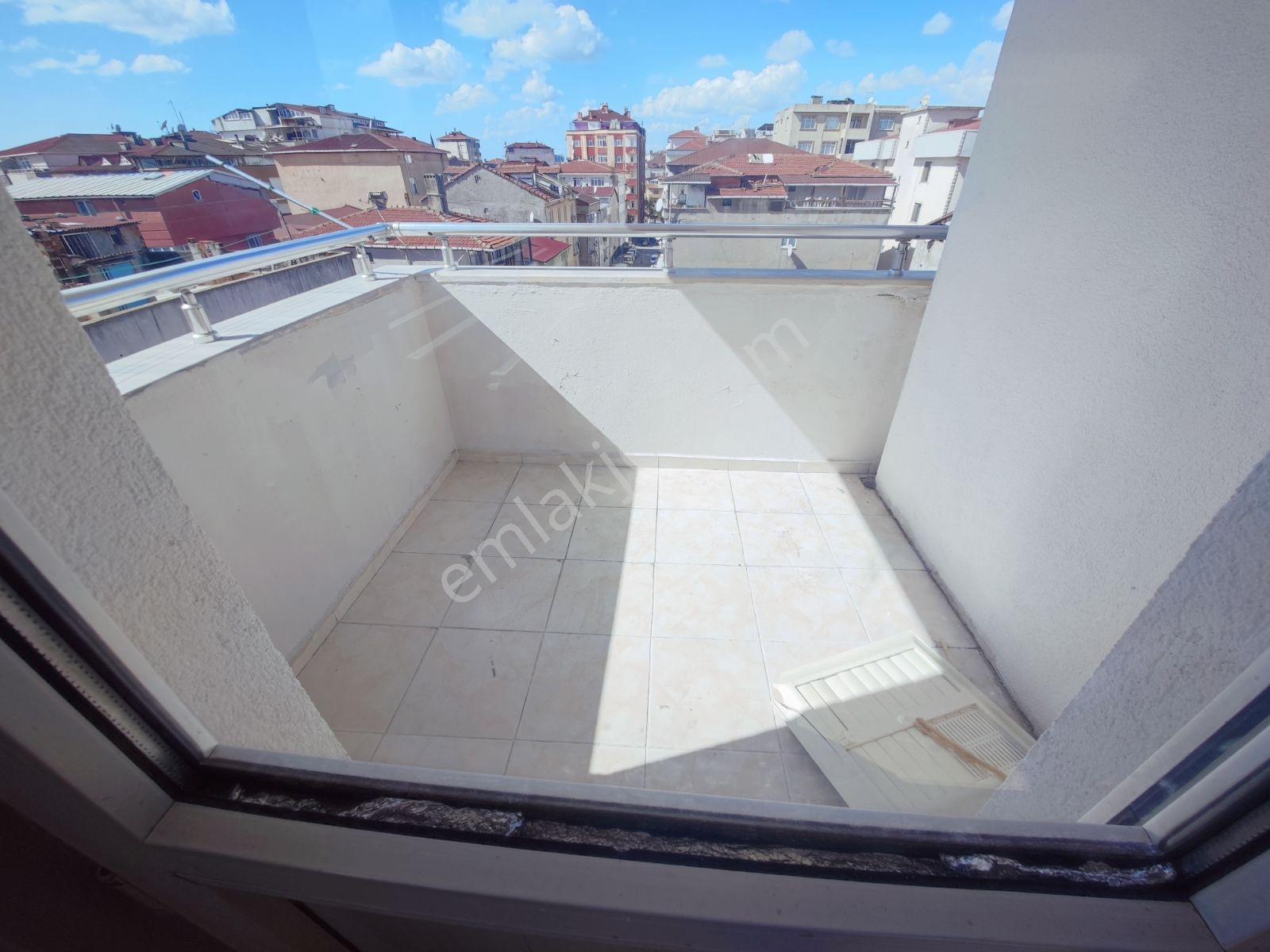 Çamçeşme Mah E-5 Cuma Pazarına Yakın 2+1 Kombili Daire — fotoğraf 6