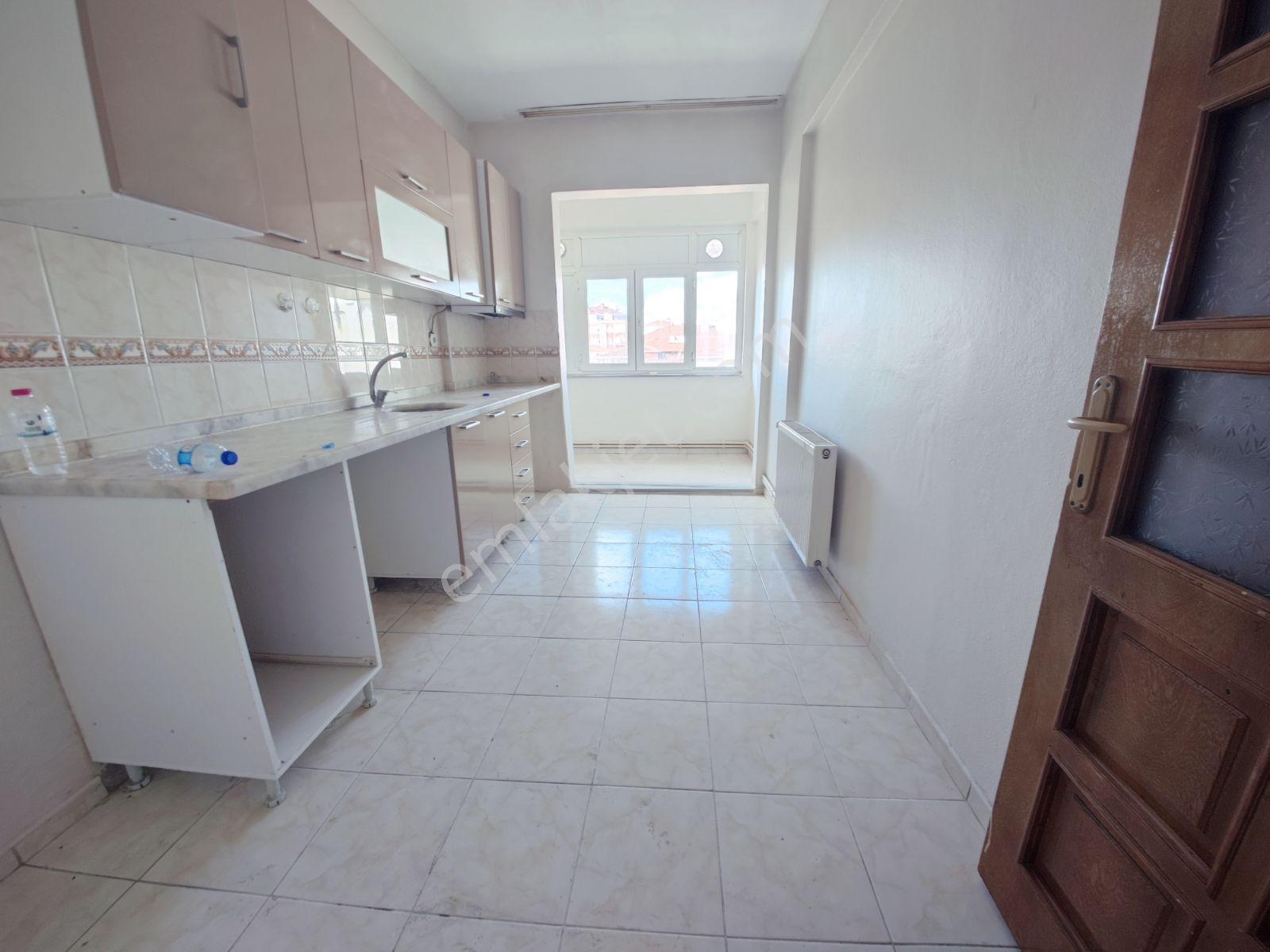 Çamçeşme Mah E-5 Cuma Pazarına Yakın 2+1 Kombili Daire — fotoğraf 8