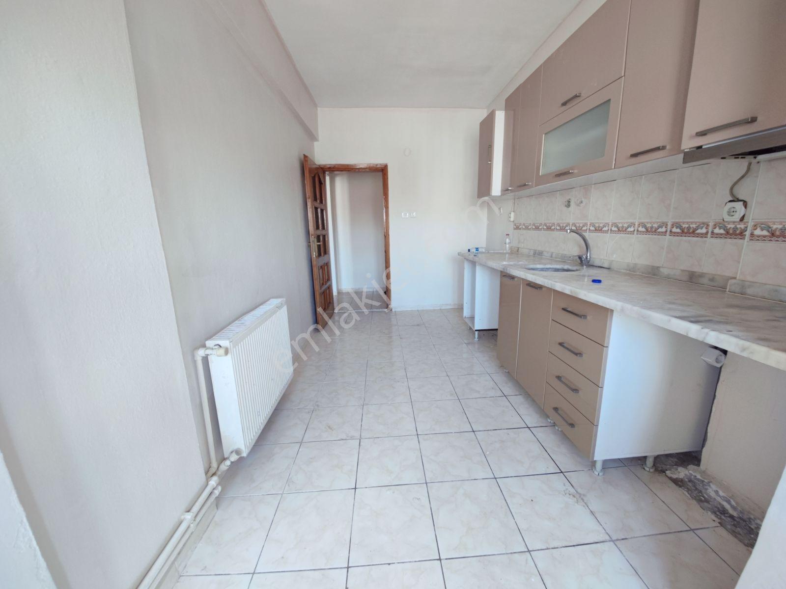 Çamçeşme Mah E-5 Cuma Pazarına Yakın 2+1 Kombili Daire — fotoğraf 12