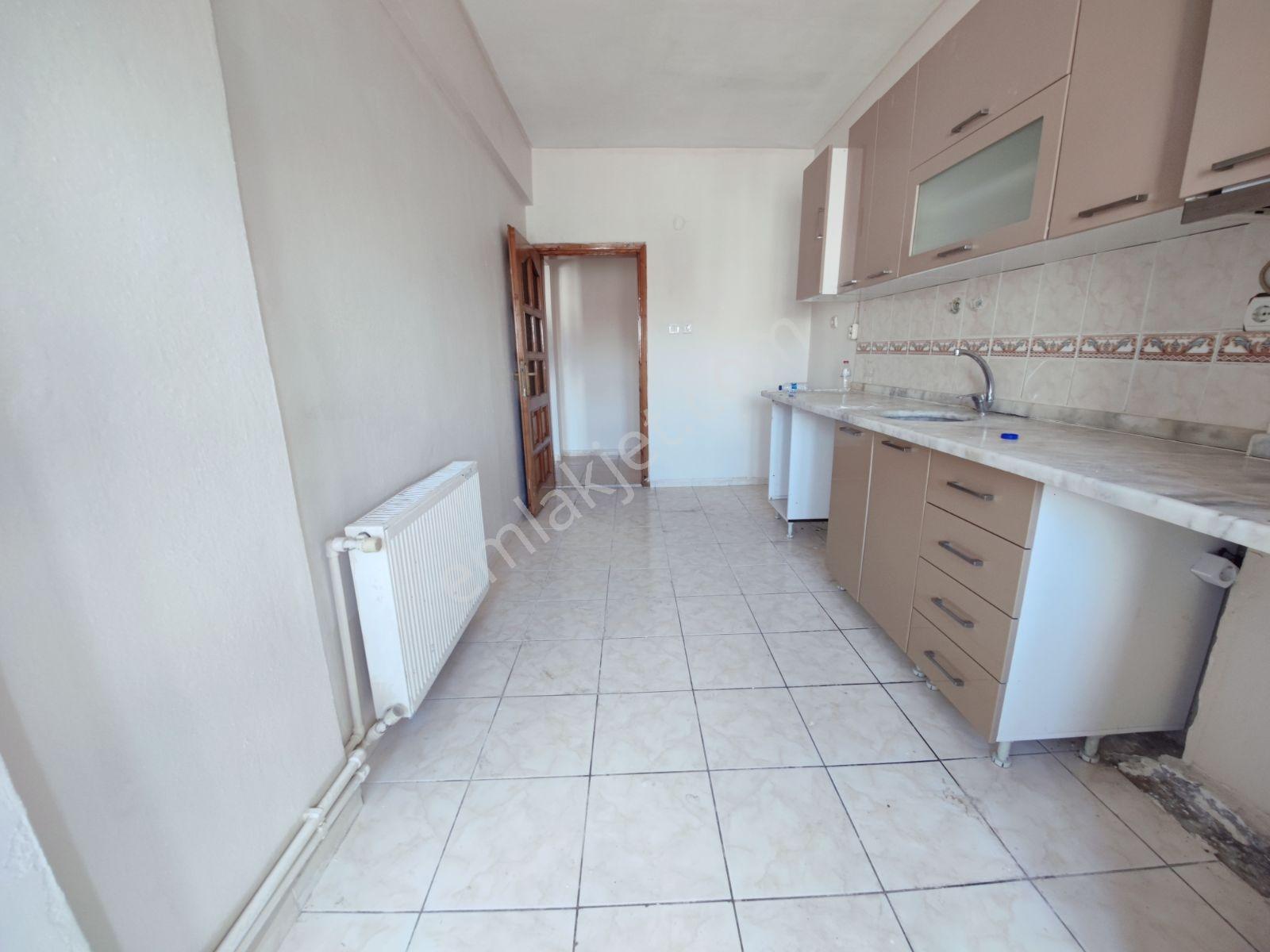 Çamçeşme Mah E-5 Cuma Pazarına Yakın 2+1 Kombili Daire — fotoğraf 13